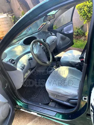 Toyota Yaris 1.5 2000 Green