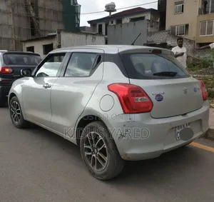 Suzuki Swift 2021 Silver