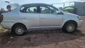 Photo - Toyota Platz 2002 Silver
