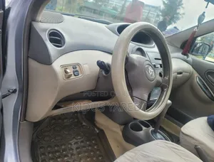 Toyota Platz 2005 Silver