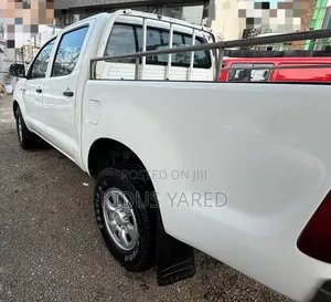 Toyota Hilux 2010 White
