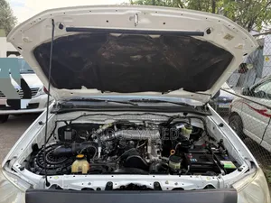Toyota Hilux 2010 White