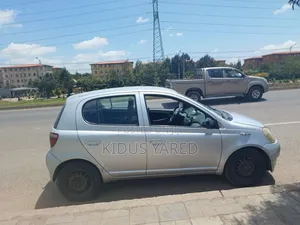 Photo - Toyota Yaris 2003 Silver