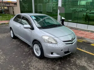 Photo - Toyota Belta 2006 Silver