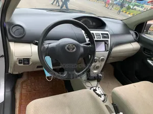 Toyota Belta 2006 Silver