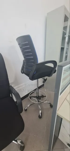 Mesh Office Chair for Staff – Breathable Strong