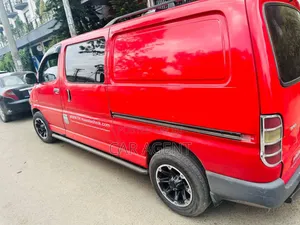 Toyota HiAce 2006 Red
