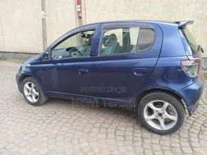 Toyota Vitz 2001 Blue