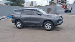 Photo - Toyota Fortuner 2022 Gray