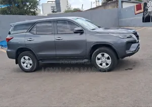 Toyota Fortuner 2022 Gray