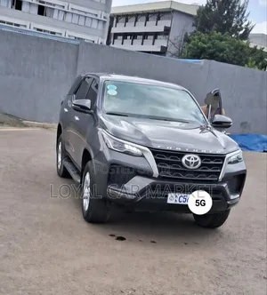 Toyota Fortuner 2022 Gray