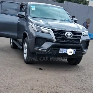 Toyota Fortuner 2022 Gray