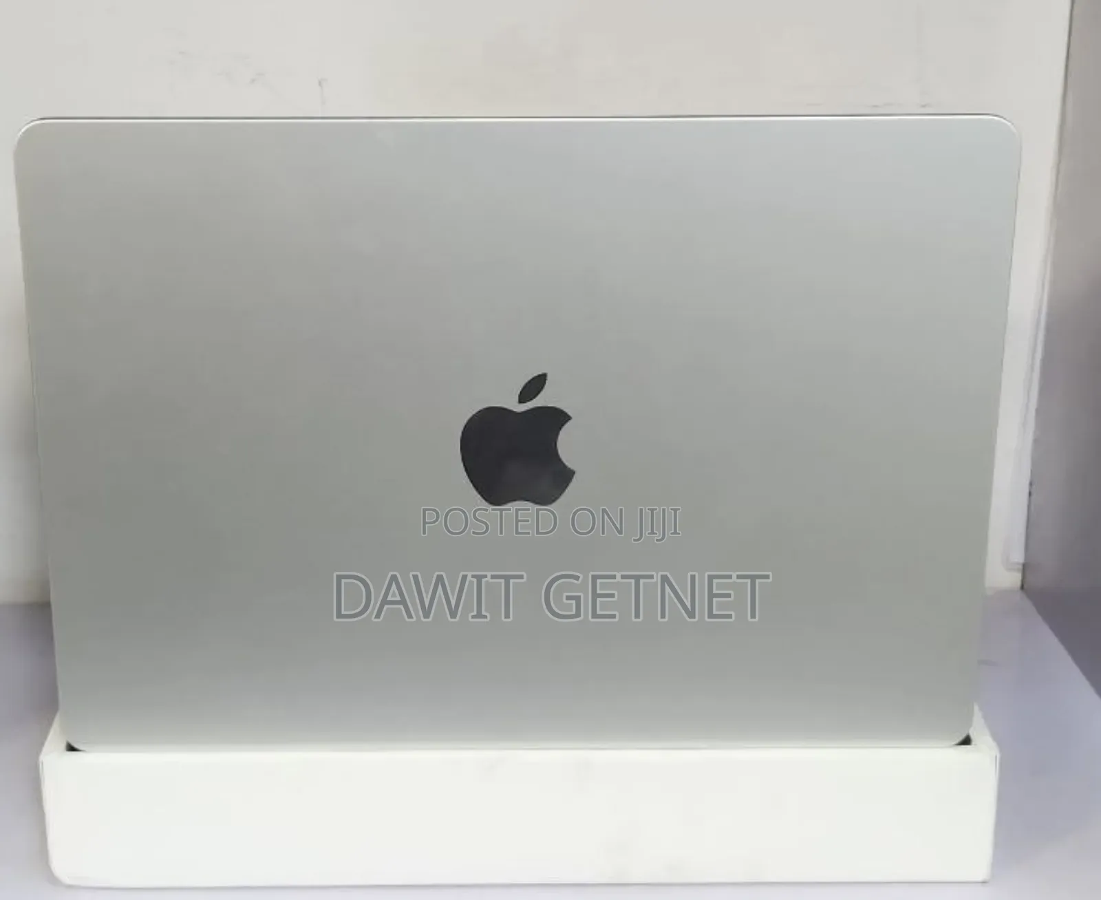 New Laptop Apple MacBook Air 2025 M4 13-Inch 16GB Apple M4 SSD 256GB