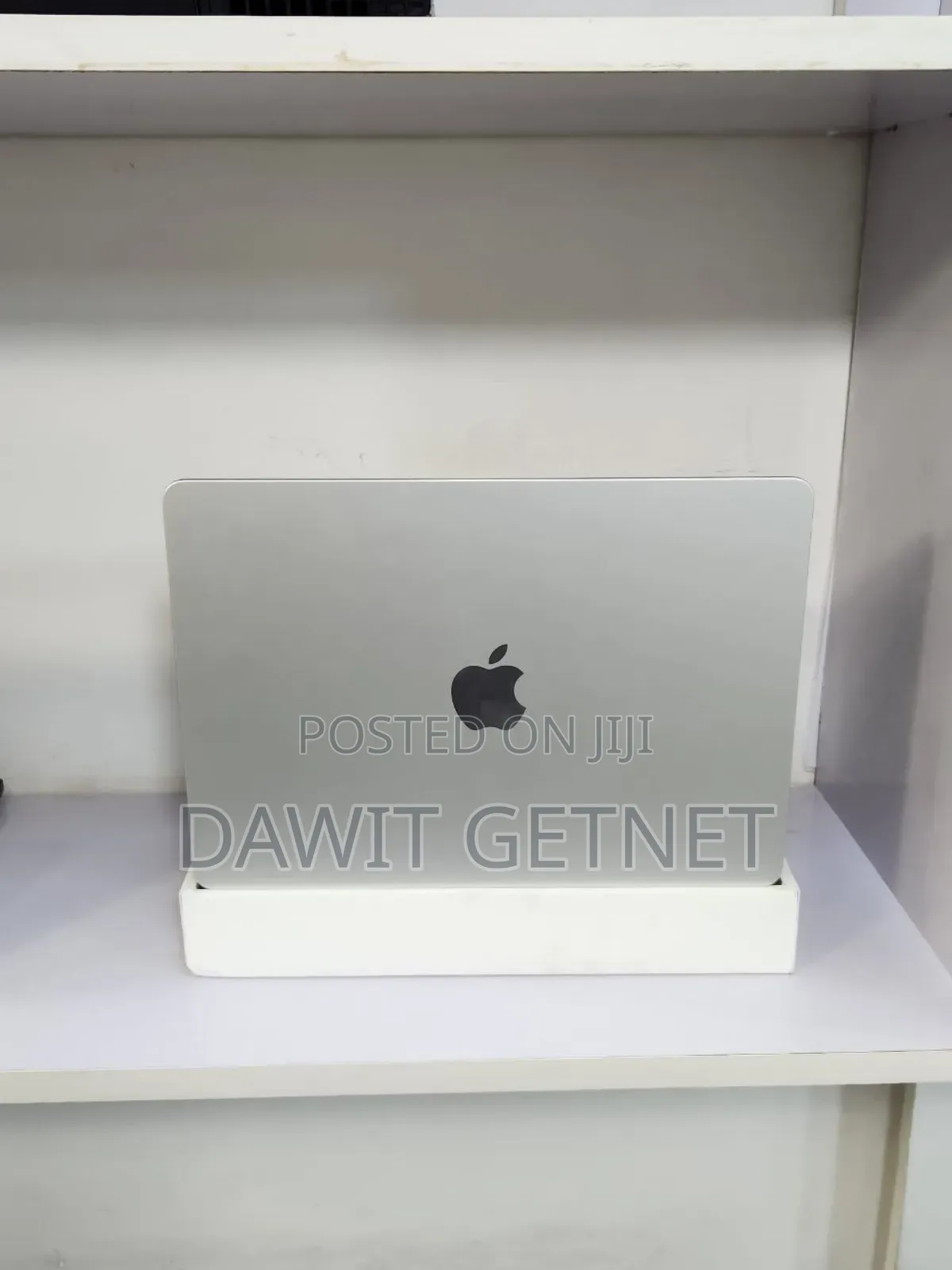 New Laptop Apple MacBook Air 2025 M4 13-Inch 16GB Apple M4 SSD 256GB