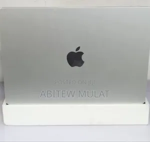 New Laptop Apple MacBook Air 2025 M4 13-Inch 16GB Apple M4 SSD 256GB