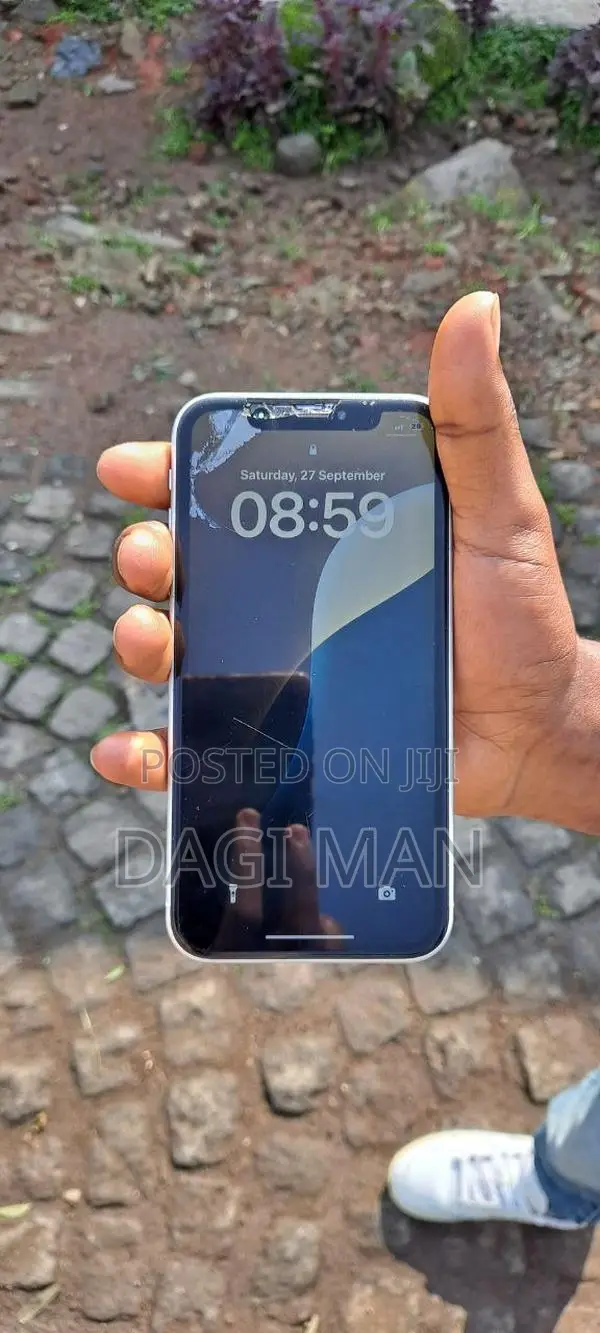 Apple iPhone XR 64 GB White