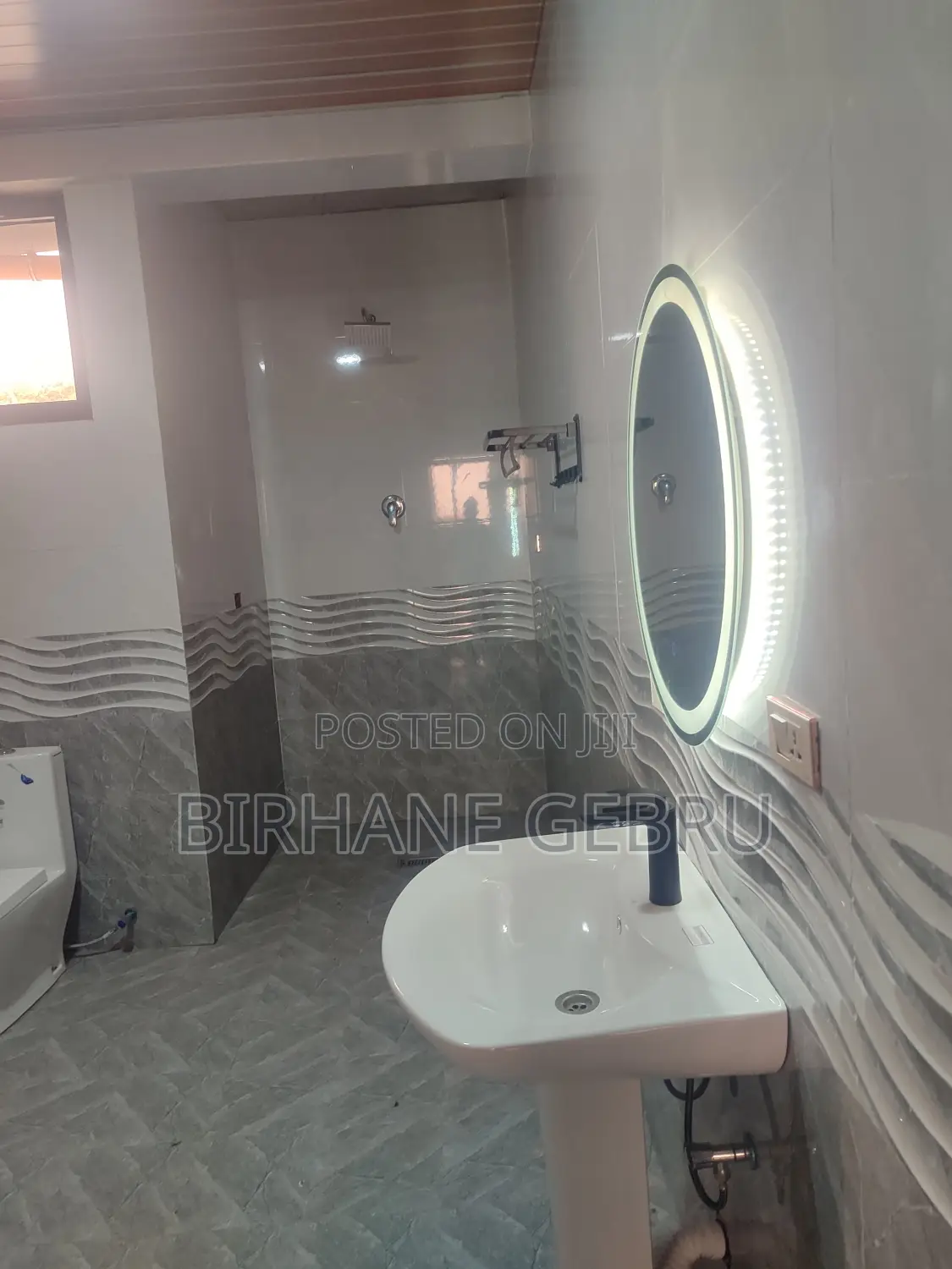 11bdrm House in G+3 House, Yeka for rent