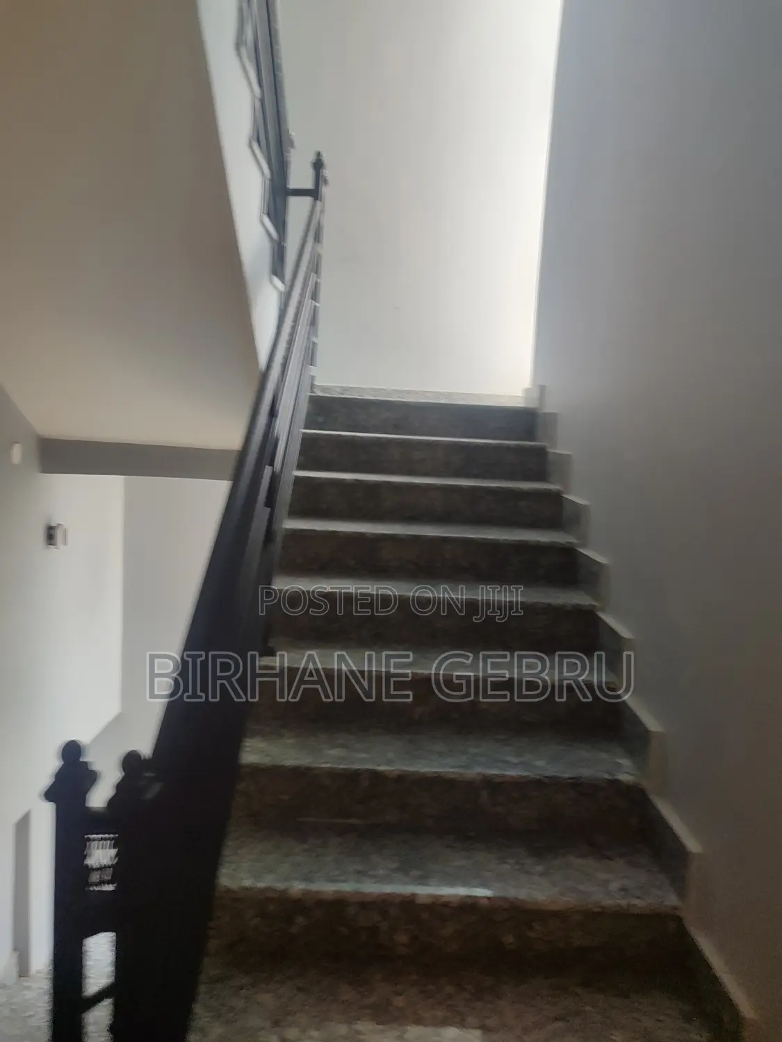 11bdrm House in G+3 House, Yeka for rent