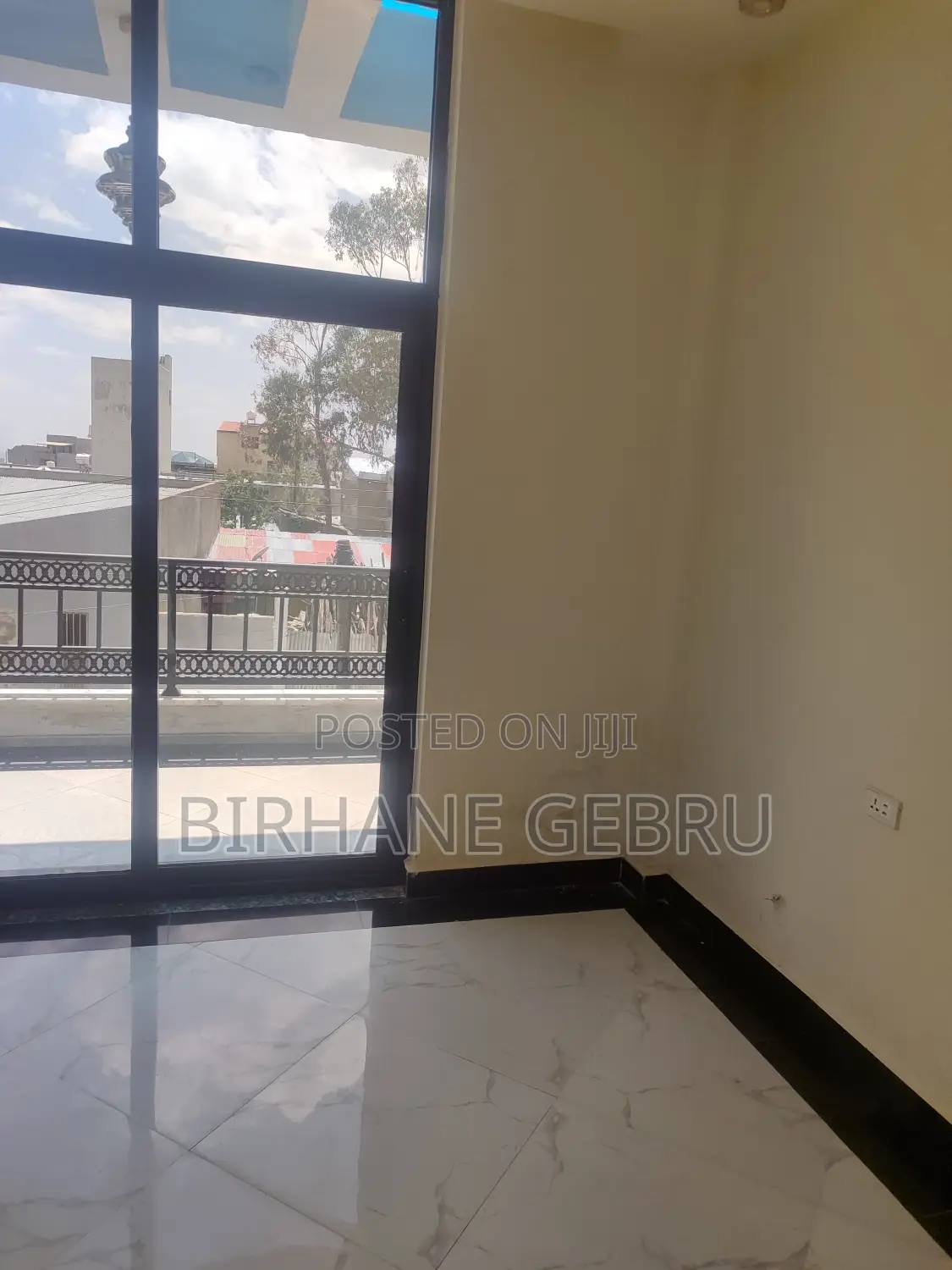 11bdrm House in G+3 House, Yeka for rent