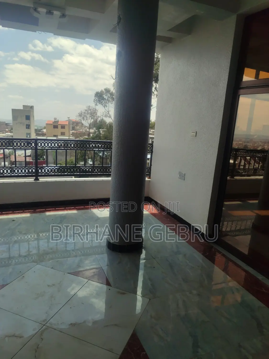 11bdrm House in G+3 House, Yeka for rent