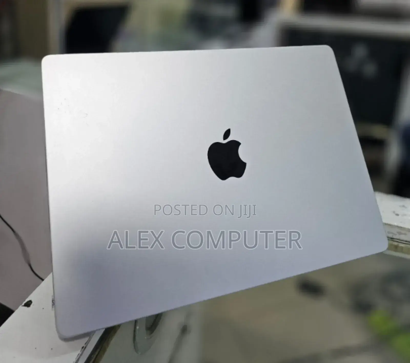 New Laptop Apple MacBook Pro 2023 M3 14-Inch 8GB Apple M3 SSD 512GB