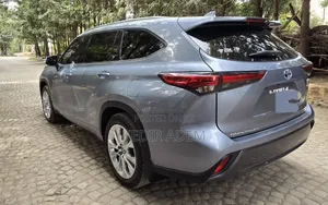 Photo - Toyota Highlander 2023 Blue