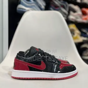 Air Jordan 1 Low Patent Bred