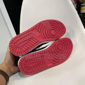 Air Jordan 1 Low Patent Bred