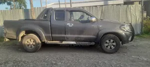 Photo - Toyota Hilux 2.5 D-4D Extra Cab 2008 Gray