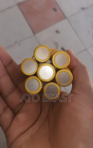 Li-ion Batteries Capacity Of 2000mah And A Voltage Of 3.7v