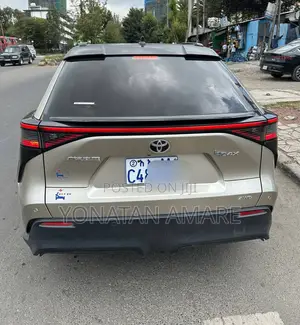 Photo - Toyota bZ4X 71.4 kWh AWD 2023 Gold