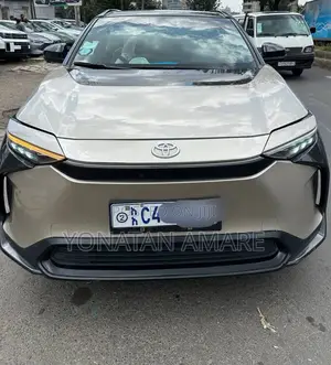 Toyota bZ4X 71.4 kWh AWD 2023 Gold