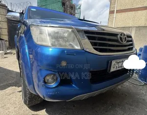 Toyota Hilux 2015 Blue