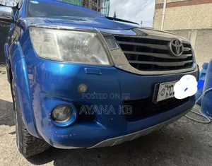 Toyota Hilux 2015 Blue