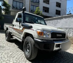 Toyota Land Cruiser 2015 White