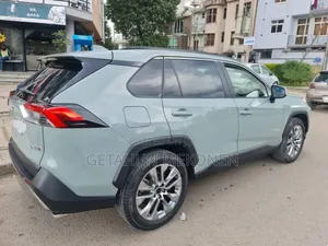 Photo - Toyota RAV4 2021
