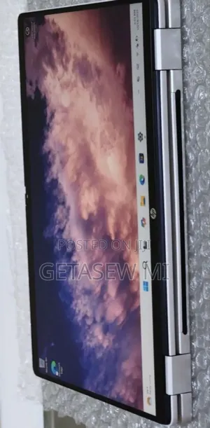 Photo - New Laptop HP OmniBook 5 16" 16GB Intel Core 7 SSD 1T