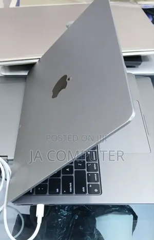 New Laptop Apple MacBook Air 2022 M2 8GB Apple M2 SSD 256GB