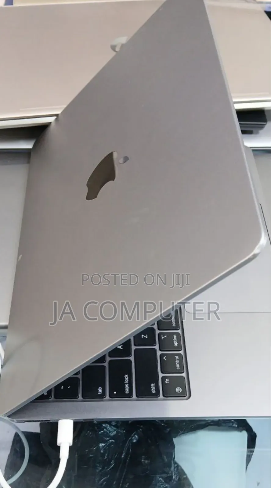 New Laptop Apple MacBook Air 2022 M2 8GB Apple M2 SSD 256GB