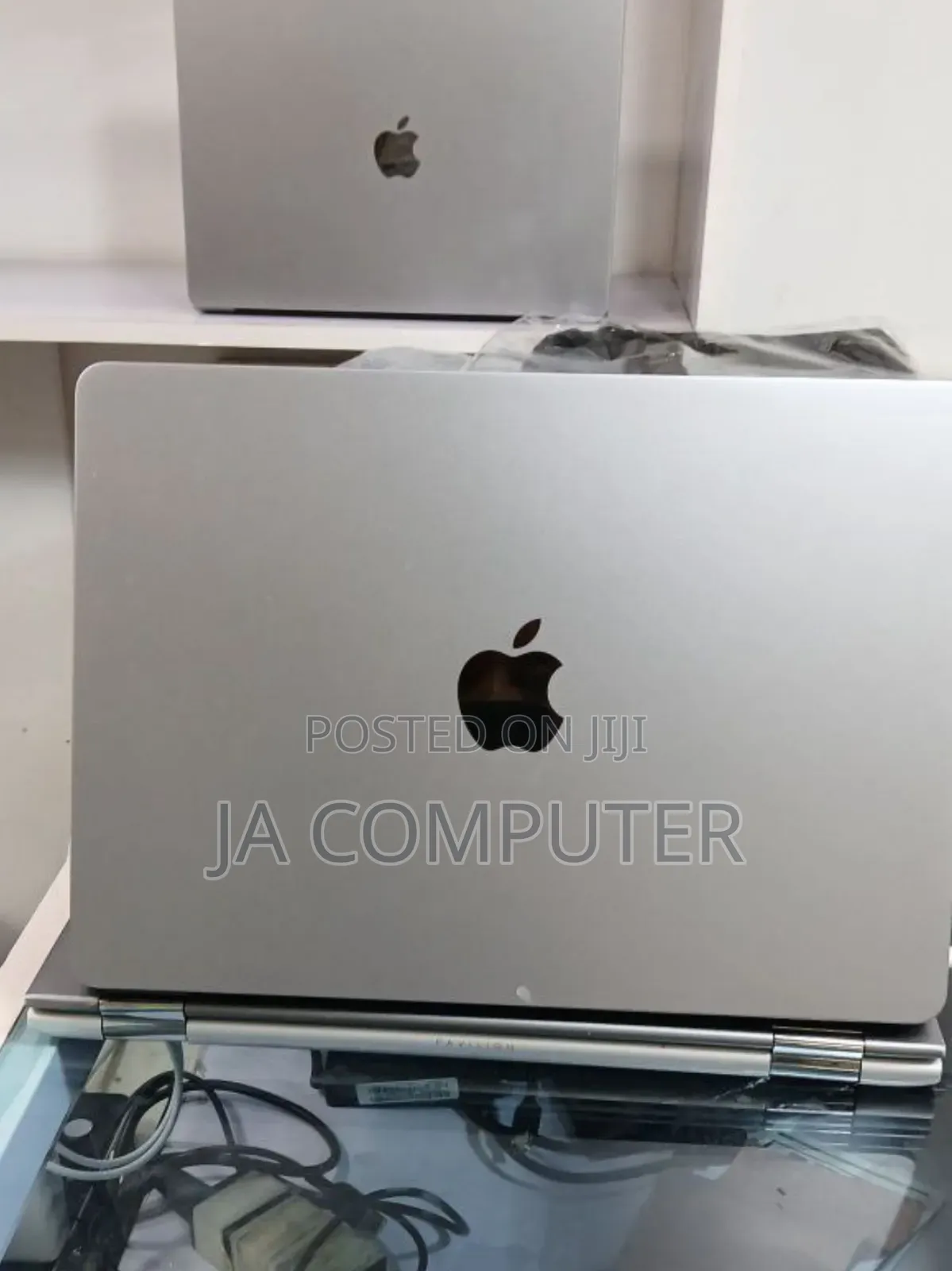 New Laptop Apple MacBook Air 2022 M2 8GB Apple M2 SSD 256GB