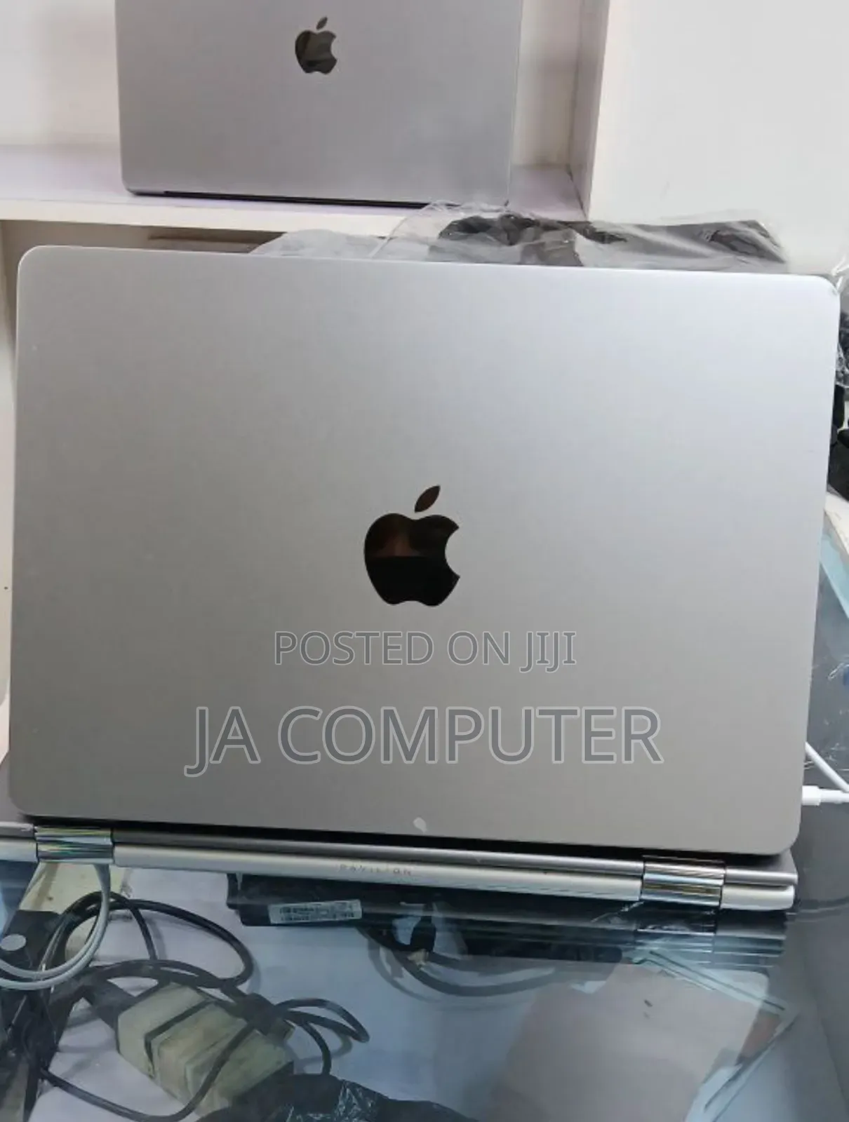 New Laptop Apple MacBook Air 2022 M2 8GB Apple M2 SSD 256GB