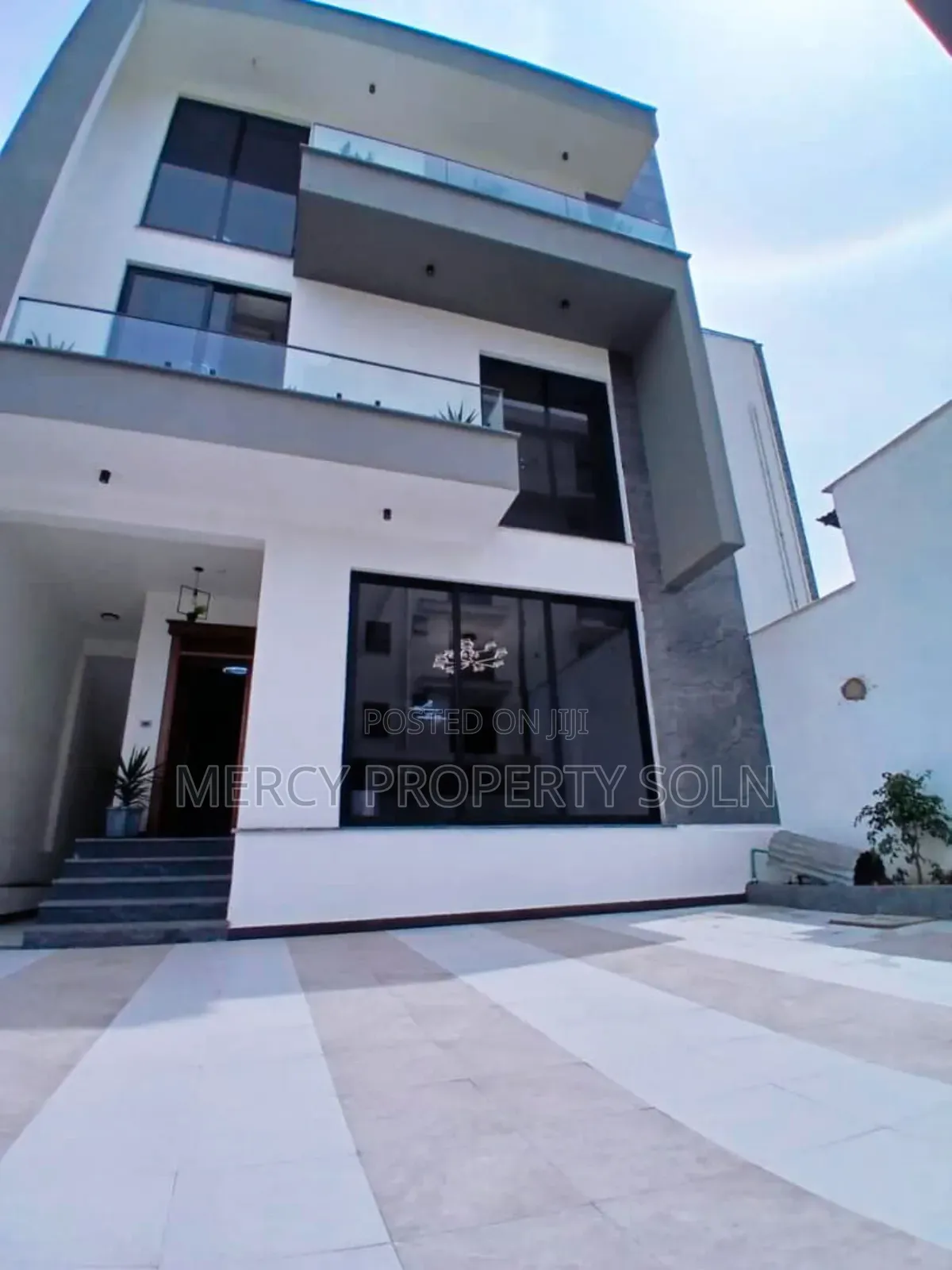 Furnished 6bdrm House in Bole for sale