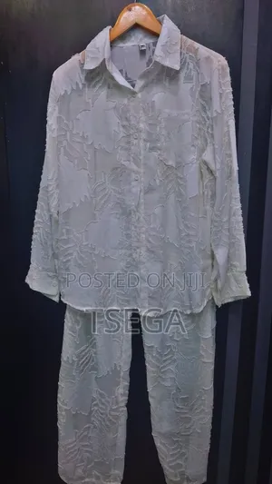 Photo - Two-Piece White Textured Outfit