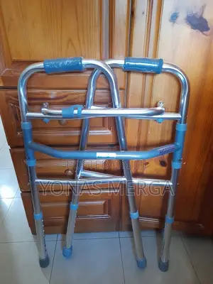 Photo - Walker那ؤwalker//Elderly Walker Foldable Four Point Cane