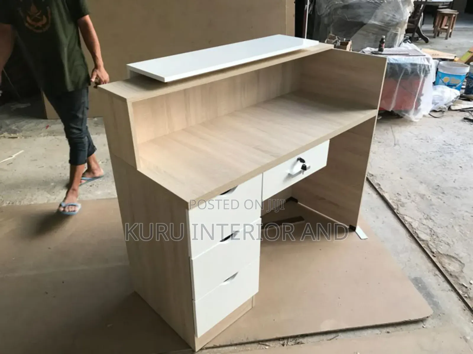 Reception Tabel 120cm W X 120 H 50 Cm Debth