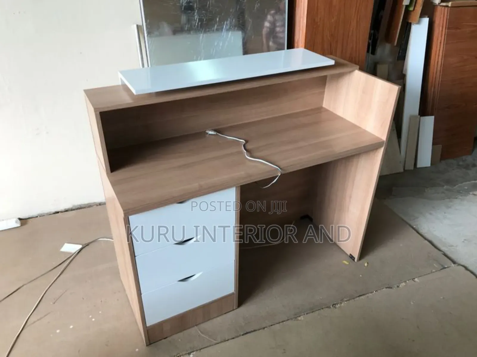 Reception Tabel 130 Cm Width X 120 Cm Height X 60cm Debth