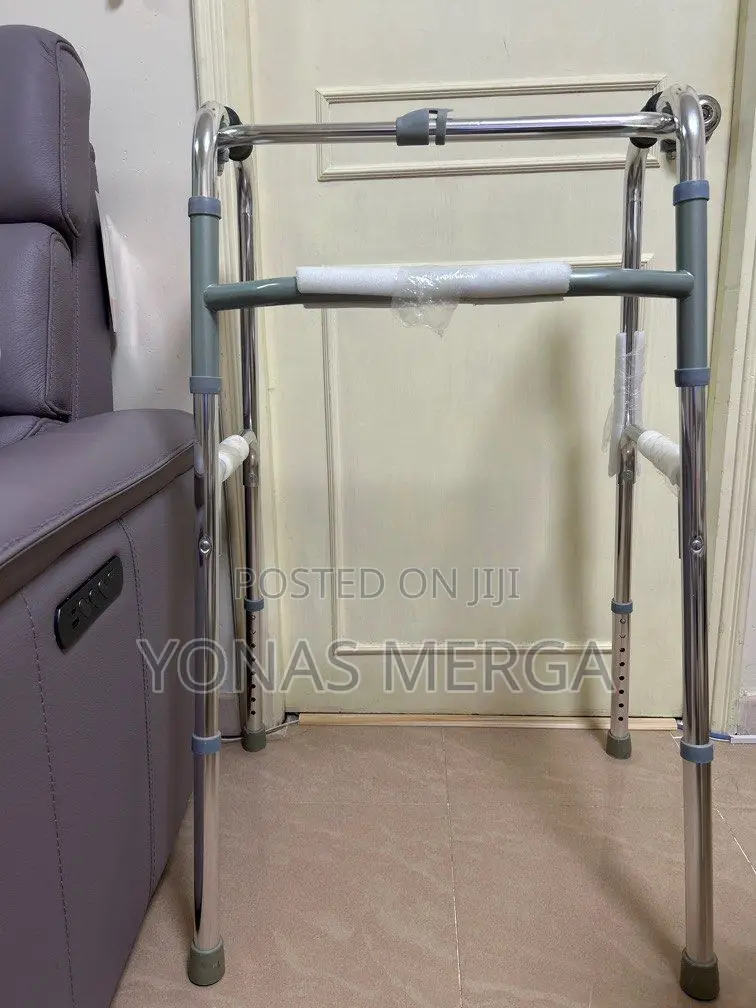 Medical Walker各翻walker皿皿walker to Help the Elderly Move Around