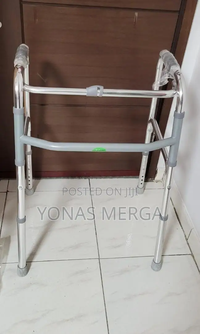 Features of Walker Aluminum Moving 915-919
Lightweight and Portable.