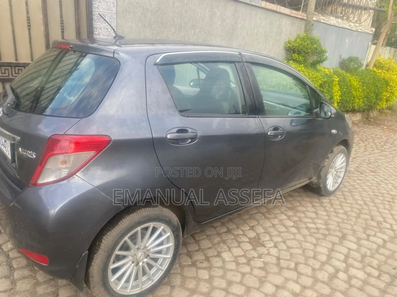 Toyota Yaris 2012 Gray