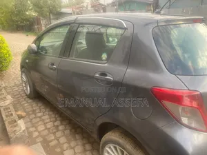 Toyota Yaris 2012 Gray